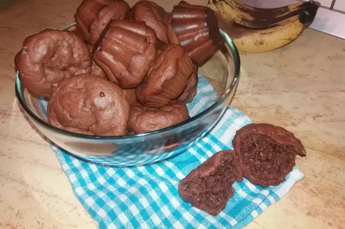 Brioșe cu ciocolată și banane