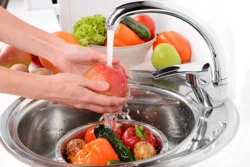 Cum să eliminăm pesticidele de pe fructe și legume