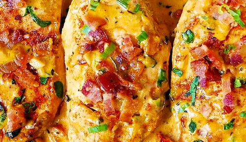 Piept de pui în sos fin cu roșii deshidratate