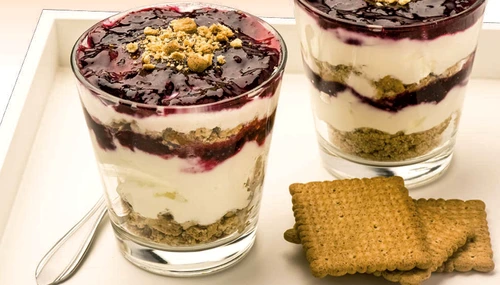 Desert cu gem de coacăze