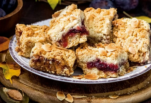 Plăcintă cu umplutură de mere și prune