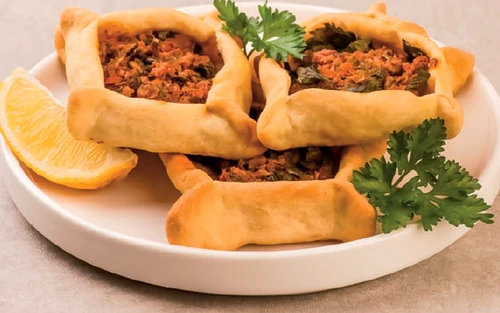 Plăcinte libaneze cu umplutură de carne Plăcinte libaneze cu umplutură de carne