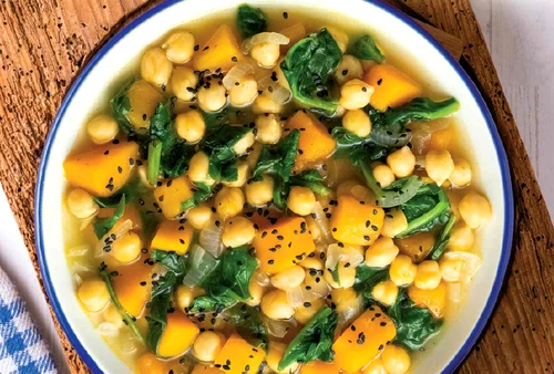 Tocană de năut cu dovleac și spanac Tocană de năut cu dovleac și spanac