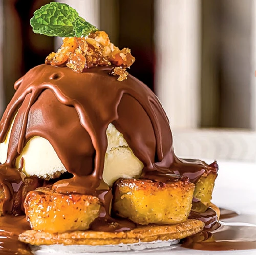 Banane rumenite cu înghețată și sos de cacao