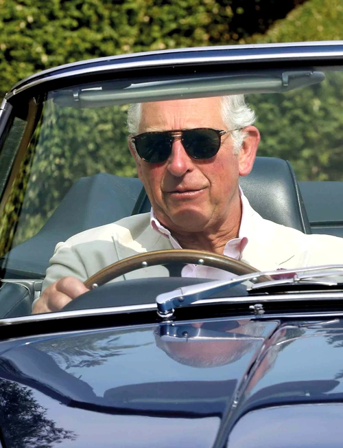 Cerința neașteptată a Regelui Charles în timpul expedițiilor subliniază dedicarea sa pentru confortul personal.