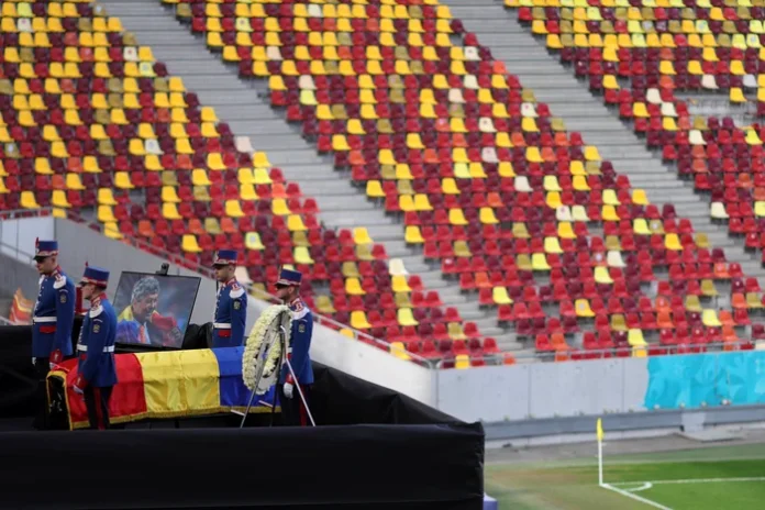 LIVE TEXT: Sicriul cu corpul neînsuflețit al lui Mircea Lucescu este prezentat la Arena Națională. Fanii au la dispoziție 48 de ore pentru a-i aduce un ultim omagiu. LIVE TEXT: Sicriul cu corpul neînsuflețit al lui Mircea Lucescu este prezentat la Arena Națională. Fanii au la dispoziție 48 de ore pentru a-i aduce un ultim omagiu.