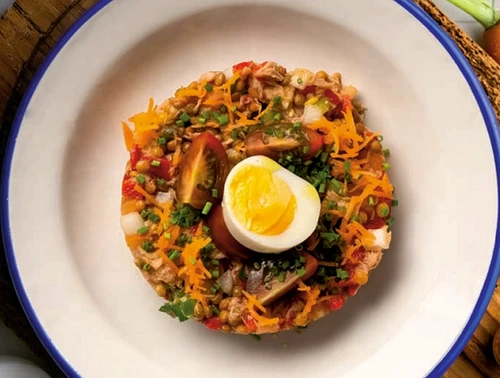 Salată de linte cu pește ton și ou fiert Salată de linte cu pește ton și ou fiert