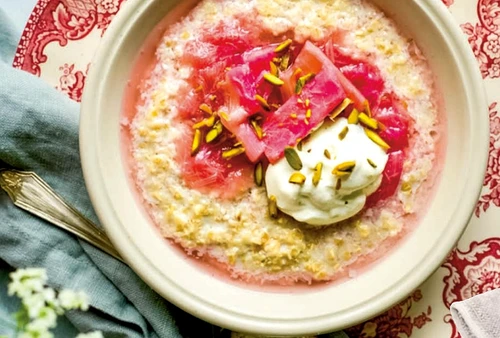 Budincă de rubarbă caramelizată