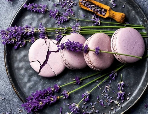 Macarons cu ulei esențial de lavandă Macarons cu ulei esențial de lavandă