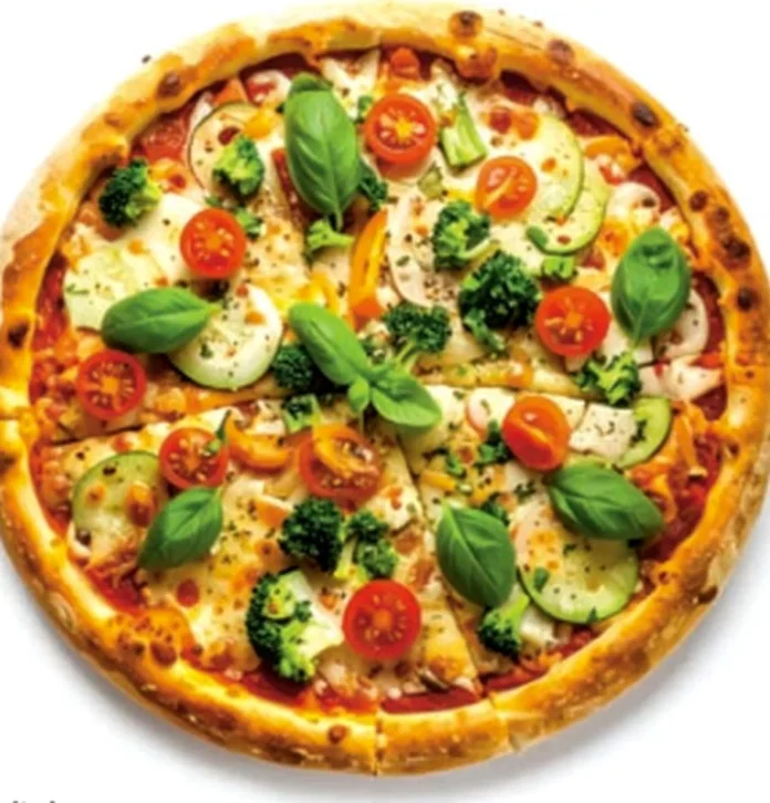 Pizza italienească cu legume proaspete și cașcaval mozzarella