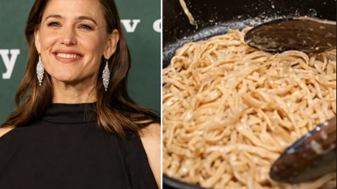 Rețetă ușoară de paste cu 5 componente, realizată de Jennifer Garner. Preparatul care schimbă masa de seară. Rețetă ușoară de paste cu 5 componente, realizată de Jennifer Garner. Preparatul care schimbă masa de seară.