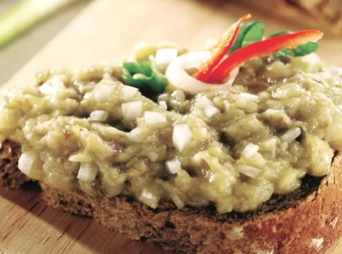 Salată de vinete cu maioneză vegană Salată de vinete cu maioneză vegană. Cheia pentru un aromă savuroasă