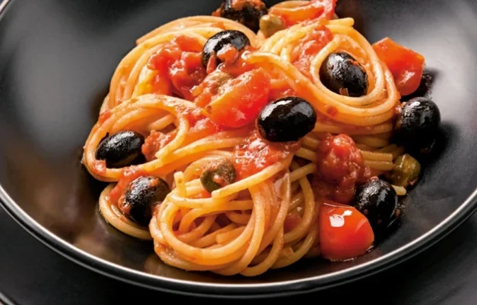Spaghetti alla Puttanesca – rețeta italiană cu un sos delicios și gusturi mediteraneene Spaghetti alla Puttanesca – rețeta italiană cu un sos delicios și gusturi mediteraneene