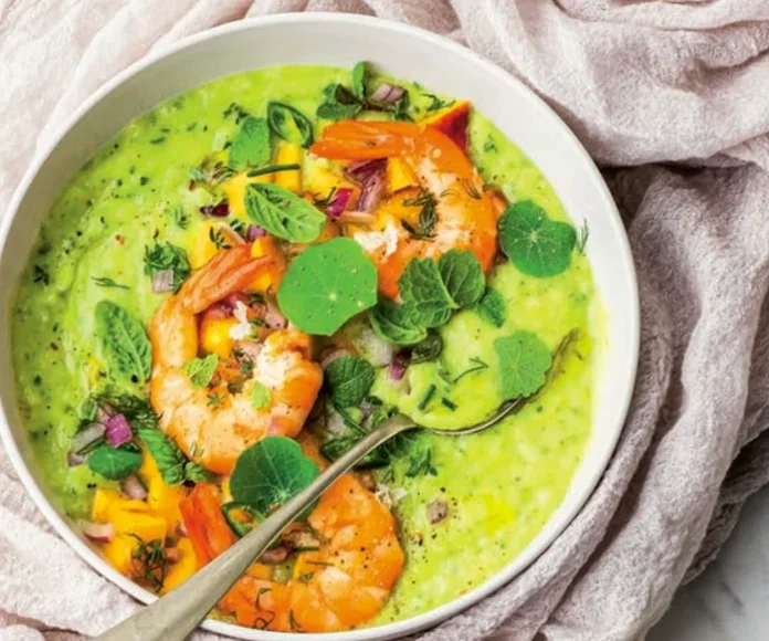 Supă rece cu aromă delicată: Gazpacho de avocado cu shrimp Supă rece cu aromă delicată: Gazpacho de avocado cu shrimp